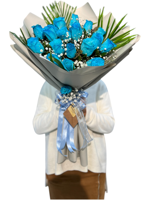 Mavi Güllerle Romantik Buket