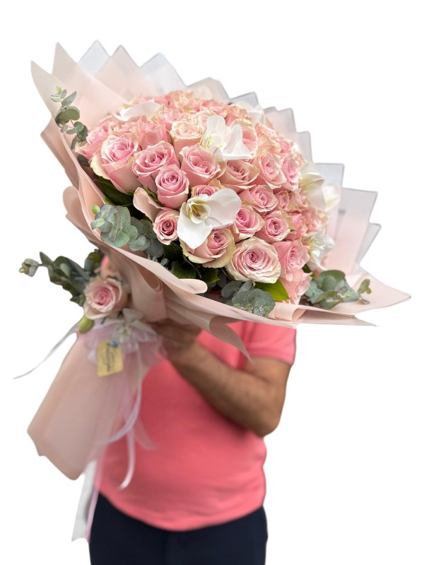 Pembe Güllerle Yazılmış Bir Rüya