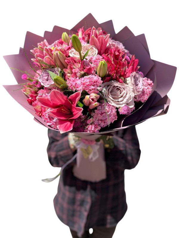 Mürdüm Tonlarında Çiçek Buketi