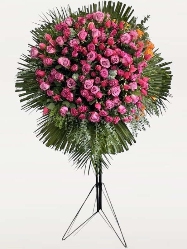 Pembe ve Mor Güllerden Ferforje Çelenk