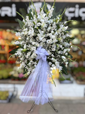 Gösterişli Beyaz Ferforje Çelenk