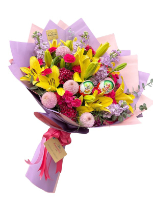 Sarı Lilyum ve Renkli Mevsim Çiçekleri Buketi